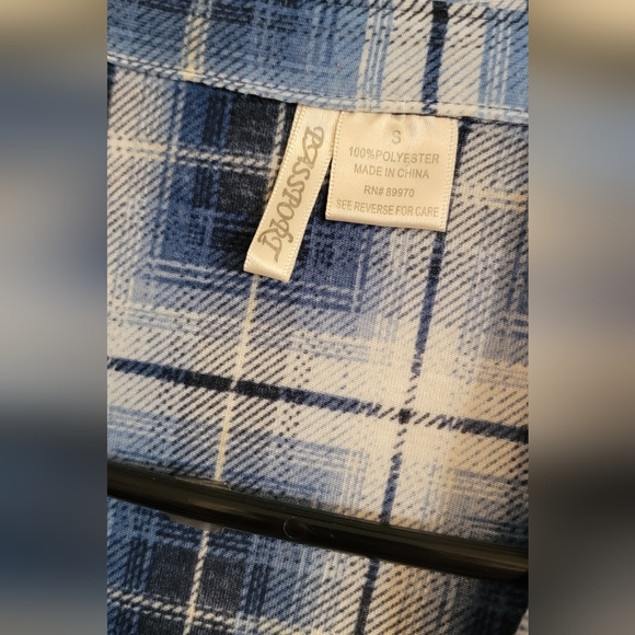 Juniors blue plaid button down shirt size S - Picture 2 of 2